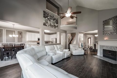 Single Family Residence in Pasadena TX 6103 Lacey Oak Drive 15.jpg