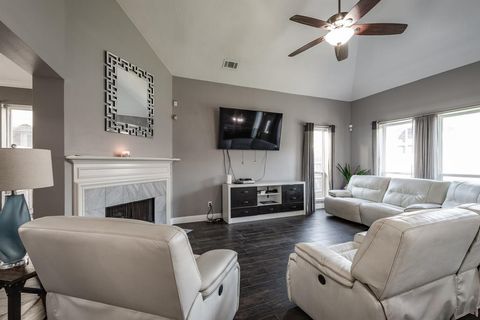 Single Family Residence in Pasadena TX 6103 Lacey Oak Drive 13.jpg