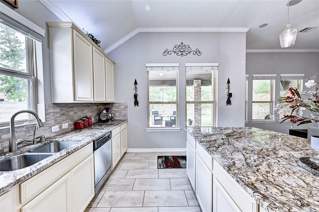 3854 Fleetwood Falls Lane, Spring, Texas image 21