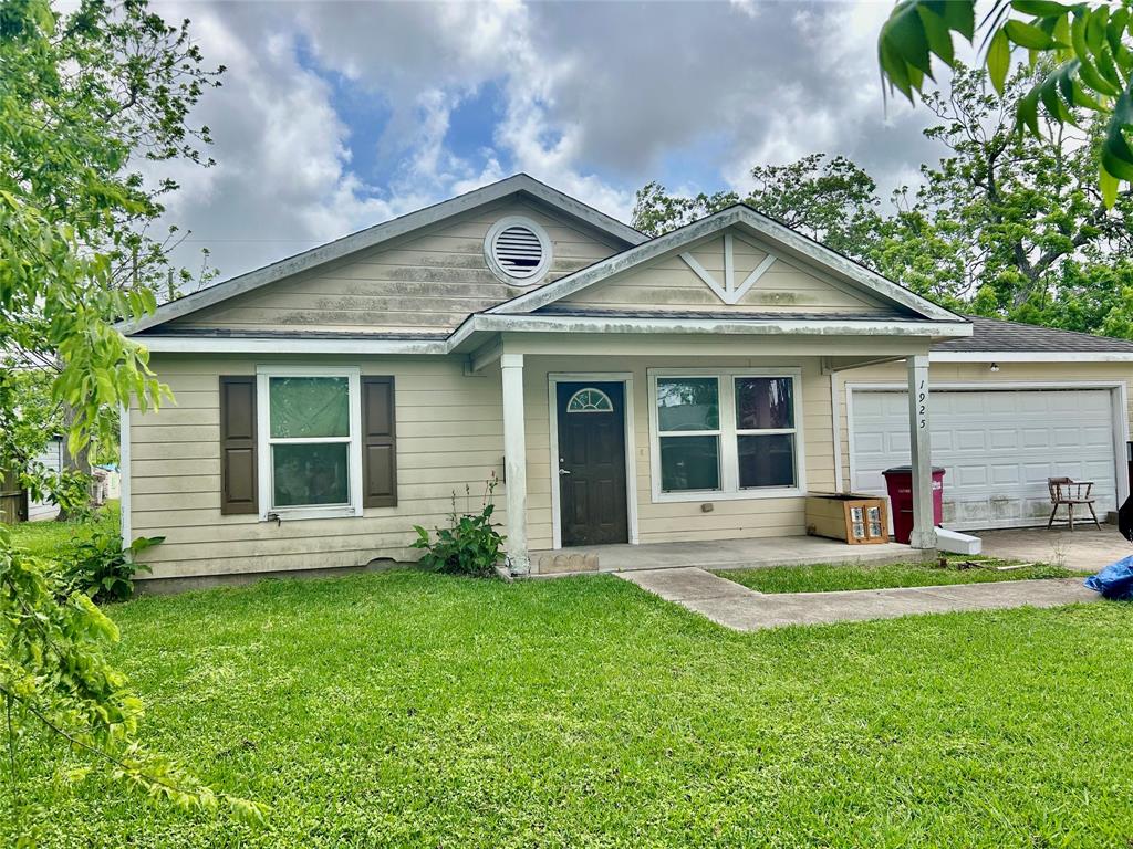 1925 N Avenue G, Freeport, Texas image 2