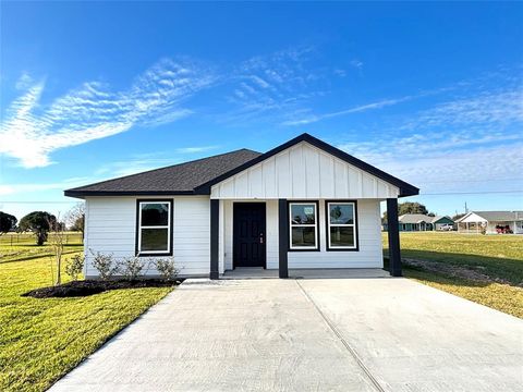688 Swallow Dr Palacios TX 77465