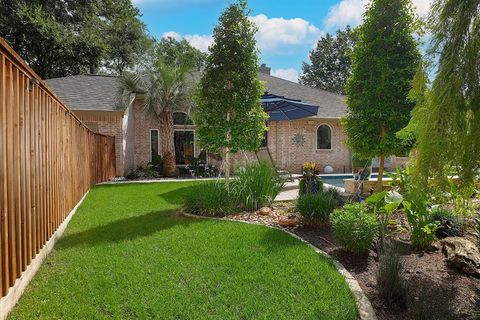 Single Family Residence in The Woodlands TX 47 Castlegreen Circle 30.jpg