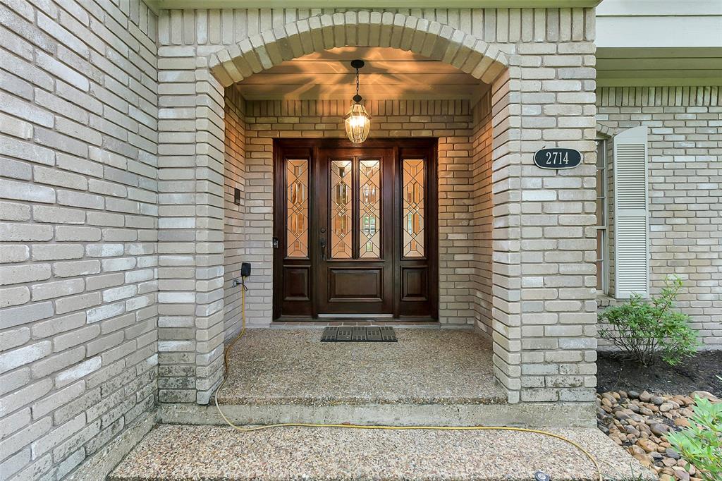 2714 Rustic Woods Drive, Houston, Texas image 2