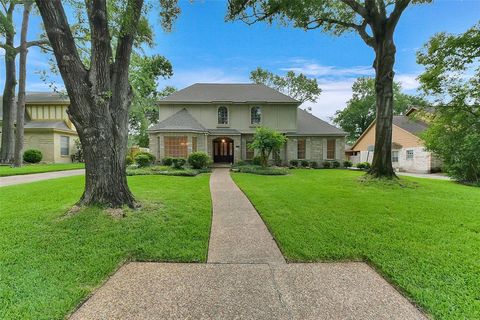 Photo of 2714 Rustic Woods Drive, Houston, TX 77345 (MLS # 39609172)