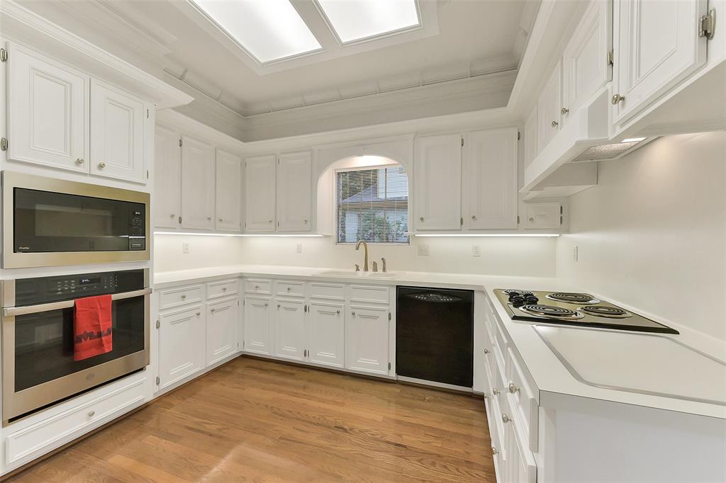 2714 Rustic Woods Drive, Houston, Texas image 16