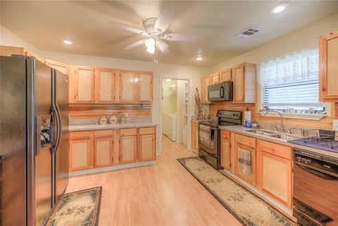 Photo of 445 Knollwood Creek, Onalaska, TX 77360 (MLS # 46600434)