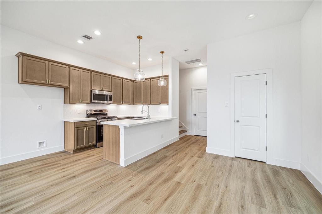 1544 W Tidwell Road, Houston, Texas image 2