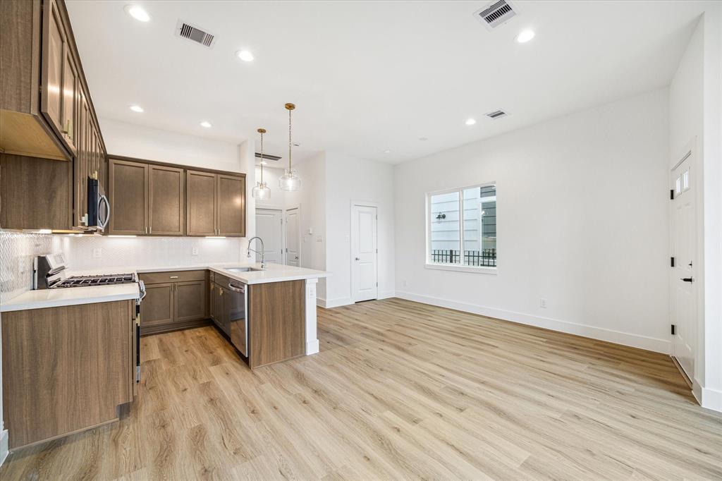 1544 W Tidwell Road, Houston, Texas image 5