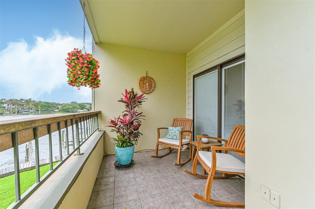 18809 Egret Bay Boulevard #306, Webster, Texas image 8