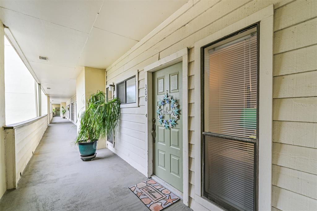 18809 Egret Bay Boulevard #306, Webster, Texas image 31