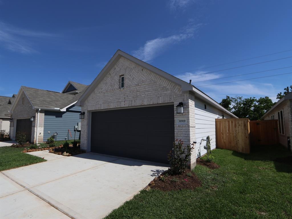 31919 Splendor Drive, Fulshear, Texas image 8
