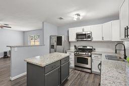 5228 E E Bayou Drive, Dickinson, Texas image 6