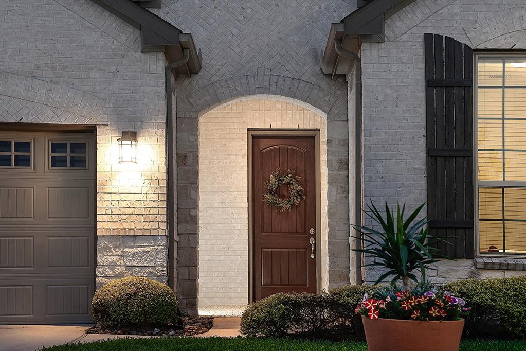 247 Arabian Drive, The Woodlands, Texas image 2