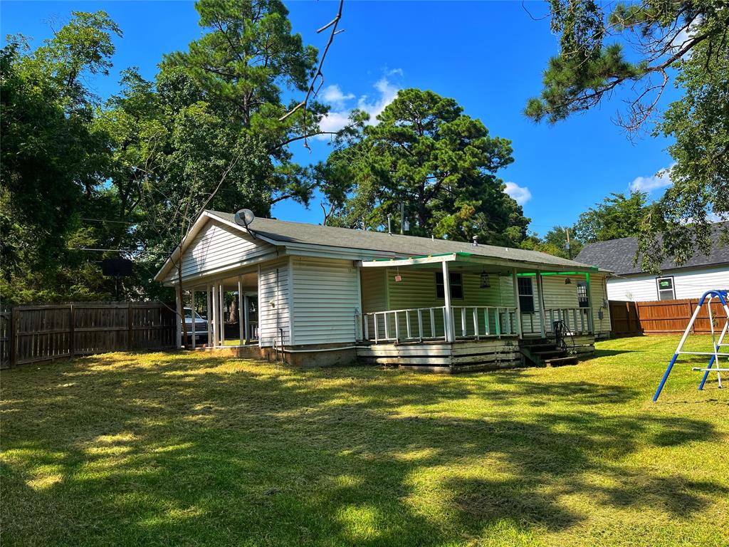 211 E Homewood Dr, Crockett, Texas image 3