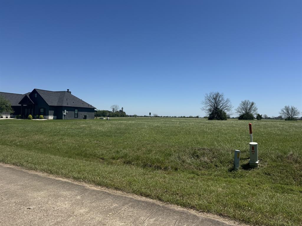 813 Longhorn Trail, Angleton, Texas image 2