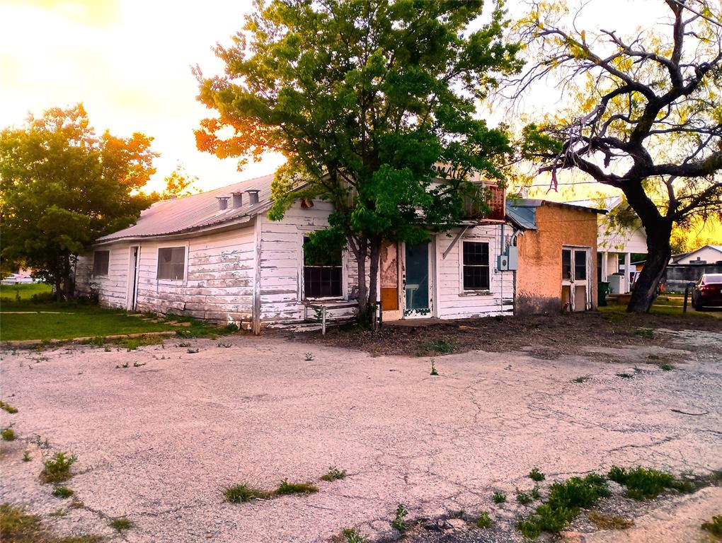 1400 S Concho Street, Coleman, Texas image 3