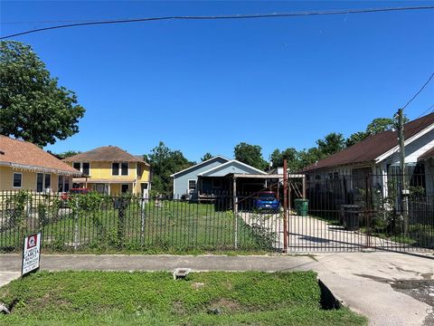 Single Family Residence in Houston TX 205 Norwood Street.jpg
