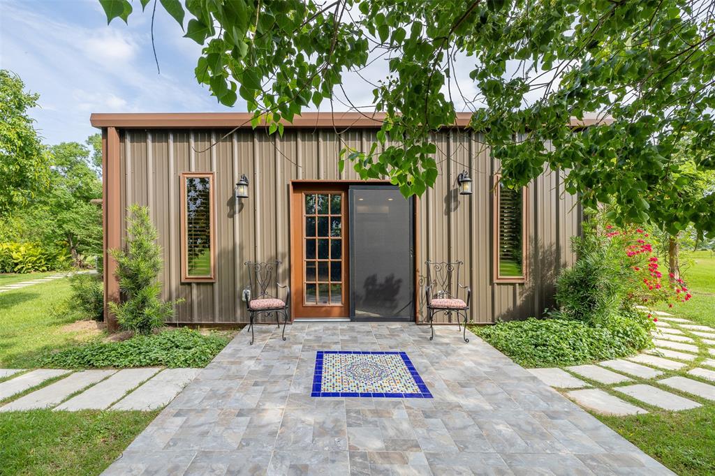 8417 Green Leaf Lane