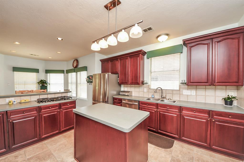 2430 Lakeside Drive, Seabrook, Texas image 9