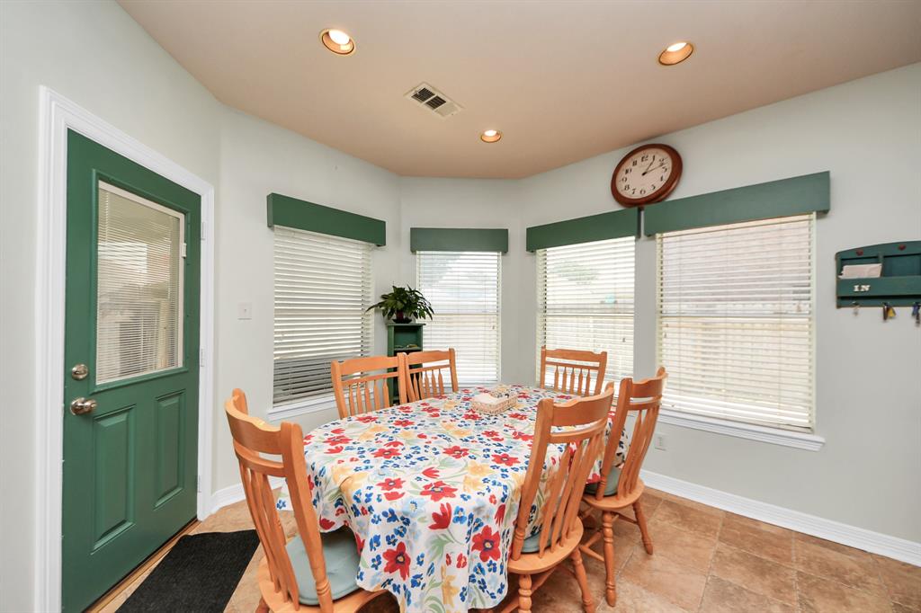 2430 Lakeside Drive, Seabrook, Texas image 11
