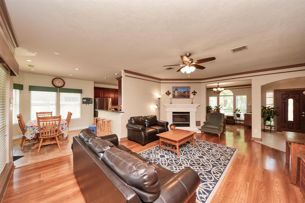 2430 Lakeside Drive, Seabrook, Texas image 13