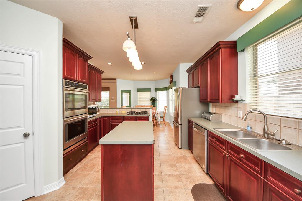 2430 Lakeside Drive, Seabrook, Texas image 8