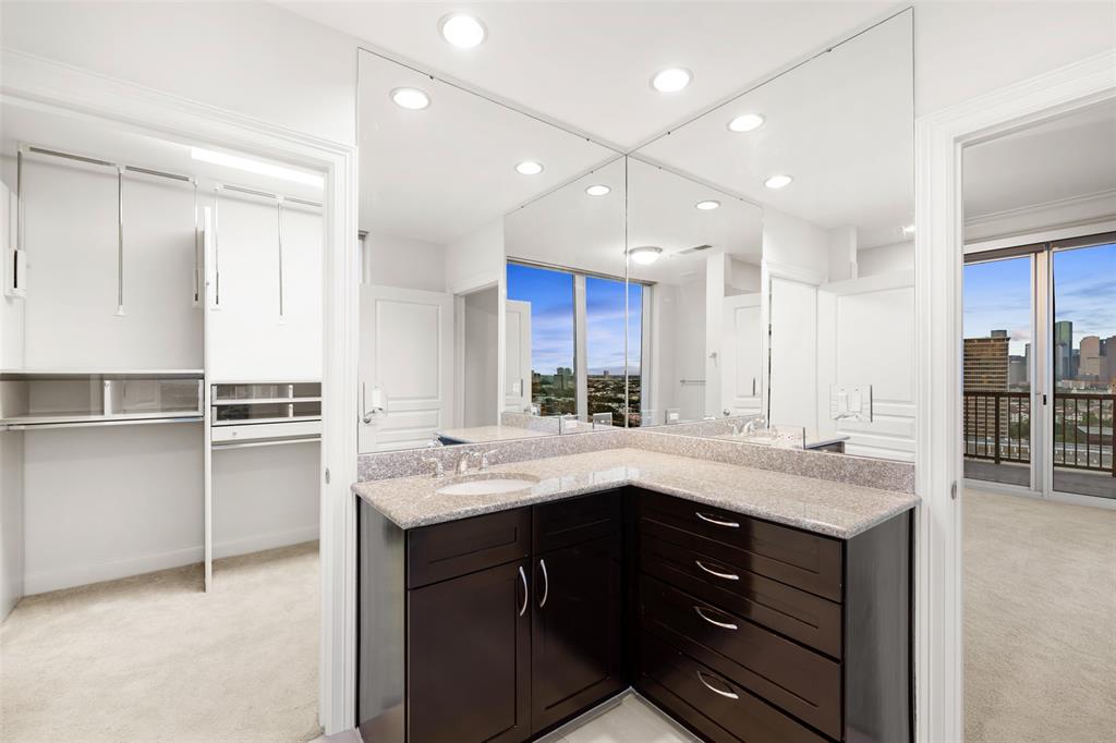 Photo 19 of 43 of 3333 Allen Parkway 2301 condo