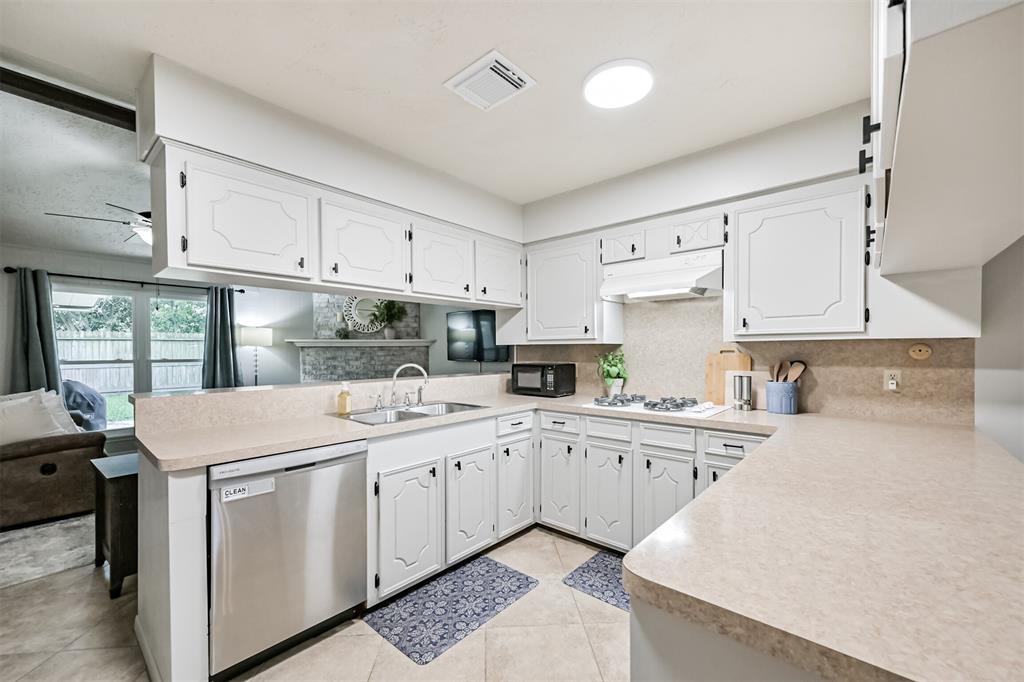 517 Strey Court, Deer Park, Texas image 3