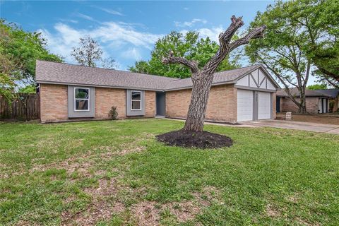 Single Family Residence in Missouri City TX 531 Whippoorwill Drive 3.jpg