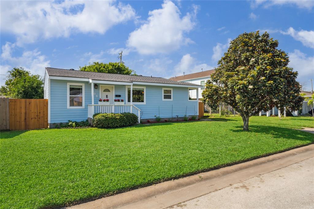 109 Trout Street, Galveston, Texas image 1
