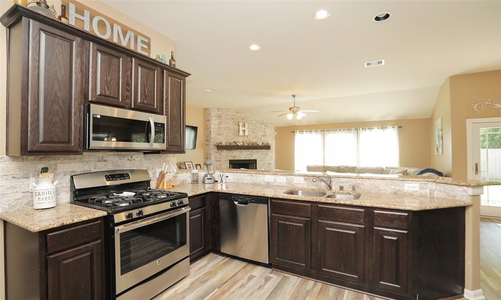 15727 W Chamfer Way, Crosby, Texas image 11