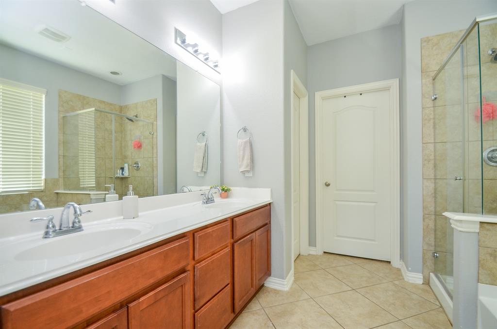 116 Meadow Ridge Way, Clute, Texas image 18