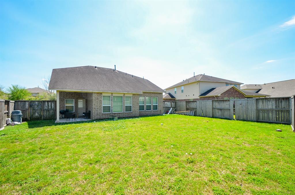 116 Meadow Ridge Way, Clute, Texas image 32