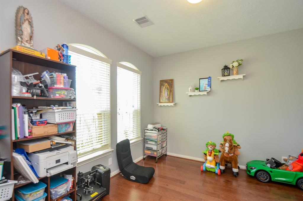 116 Meadow Ridge Way, Clute, Texas image 7