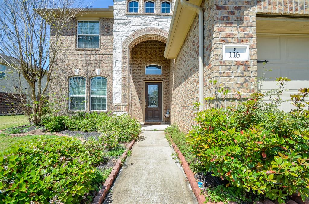 116 Meadow Ridge Way, Clute, Texas image 5
