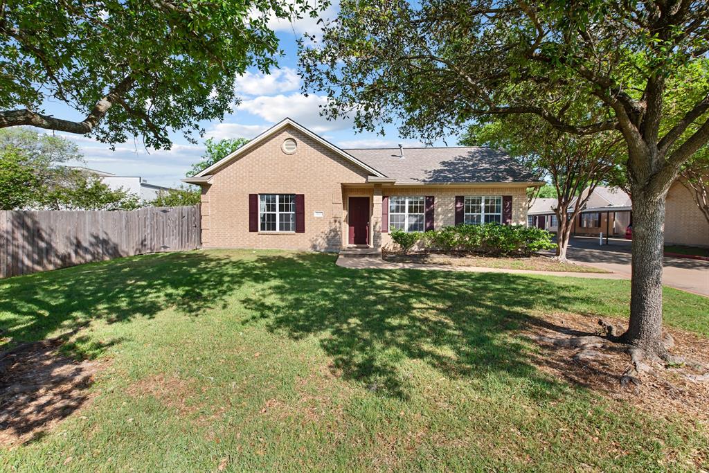 607 Townplace Drive, College Station, Texas image 1