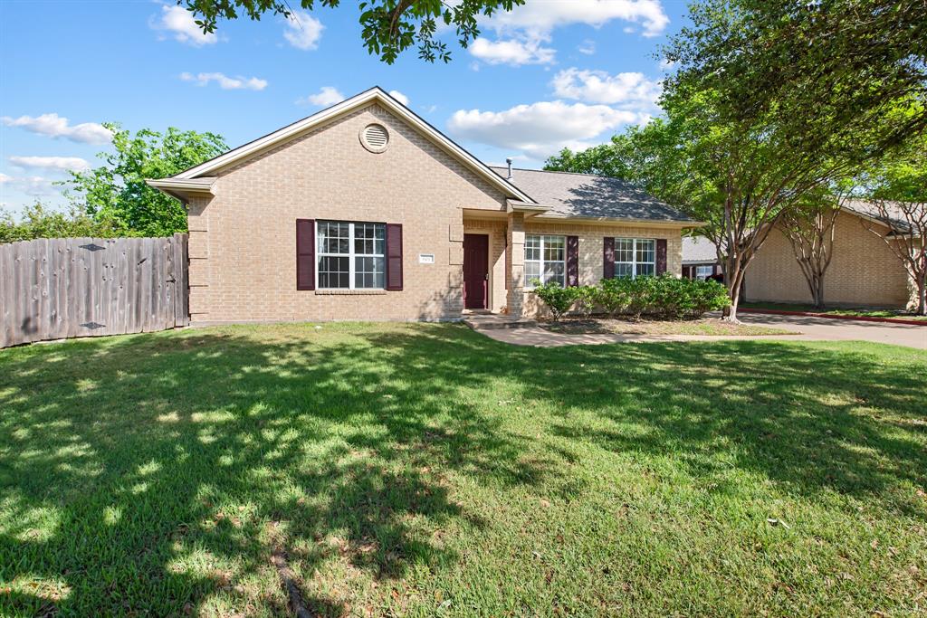 607 Townplace Drive, College Station, Texas image 2