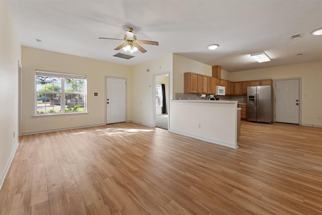 607 Townplace Drive, College Station, Texas image 6