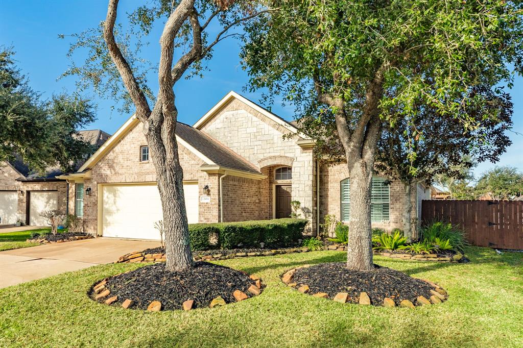 2604 Shady Springs Court, Pearland, Texas image 1