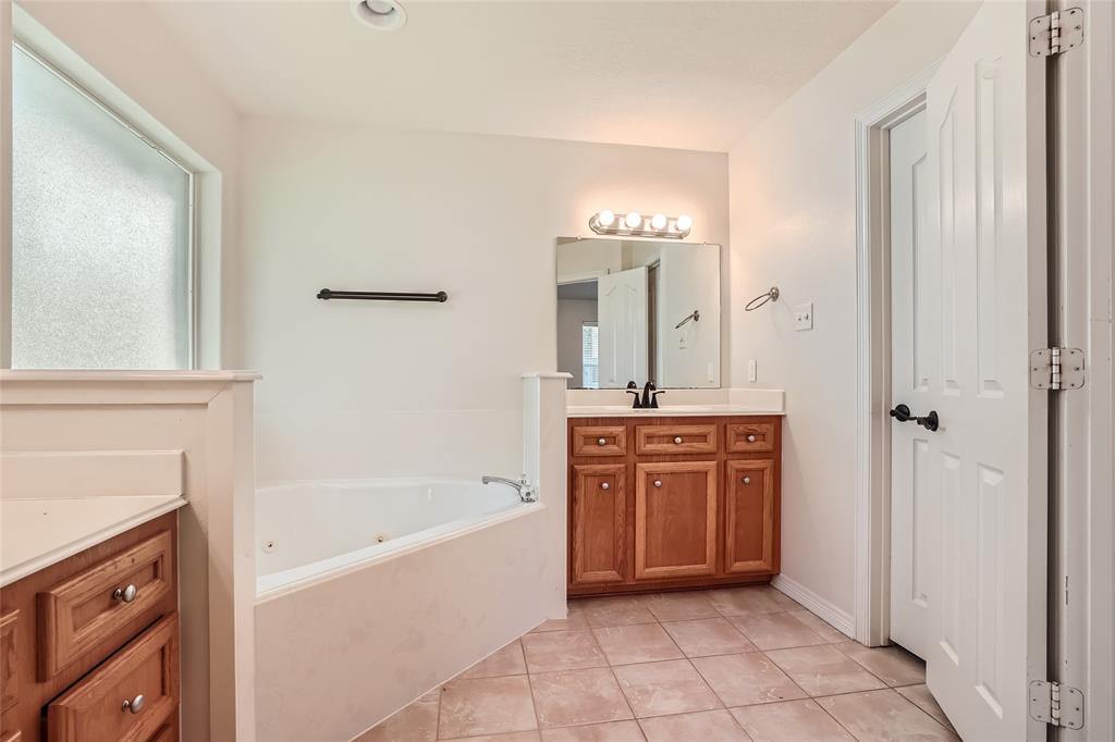 7098 Gentle Breeze Drive, Willis, Texas image 18