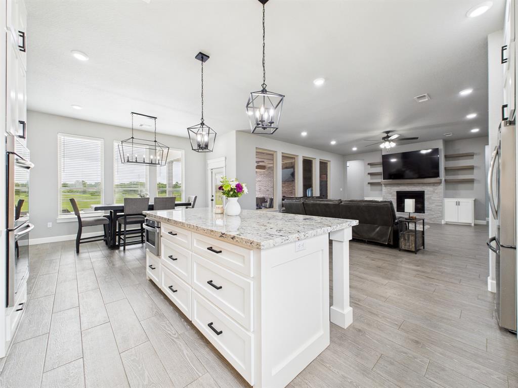 2711 Oakwood Shores Drive