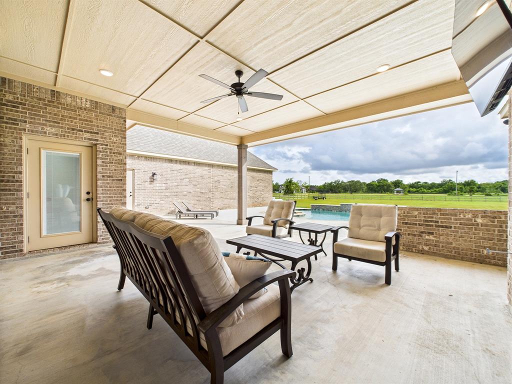 2711 Oakwood Shores Drive