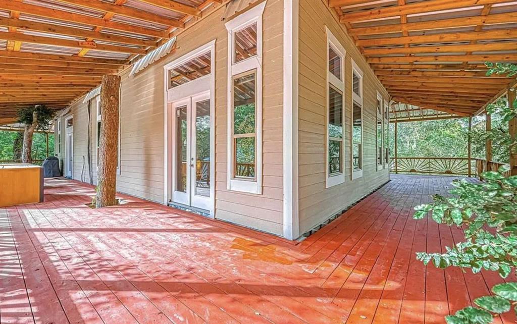2184 Bear Bottom Drive, Wharton, Texas image 4