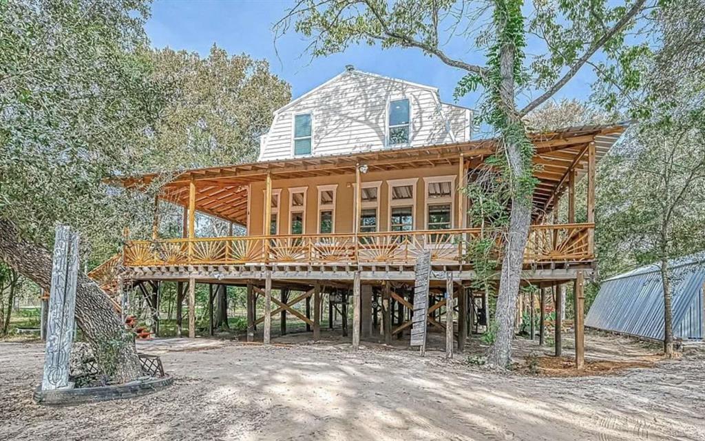 2184 Bear Bottom Drive, Wharton, Texas image 1