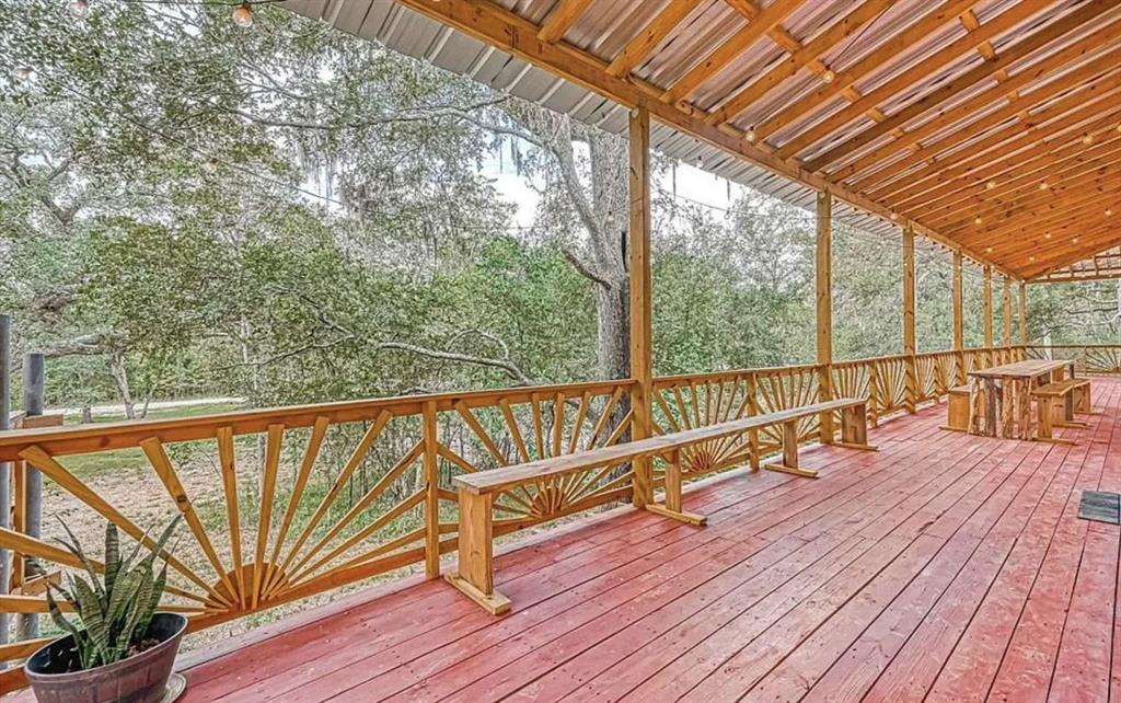 2184 Bear Bottom Drive, Wharton, Texas image 3