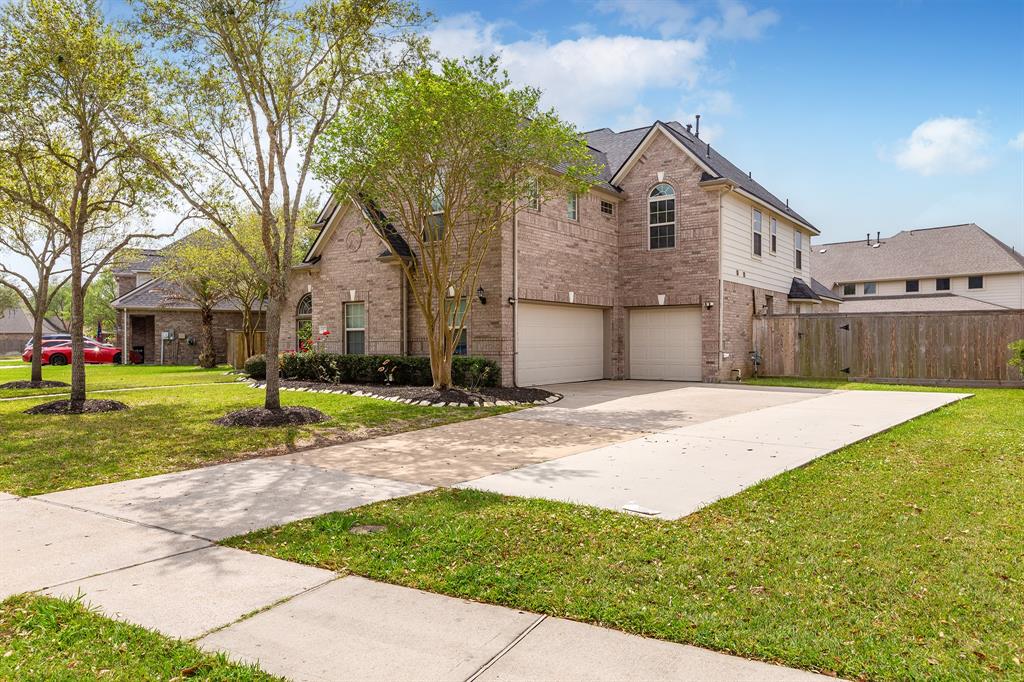 2207 Bayou Cove Lane, League City, Texas image 2