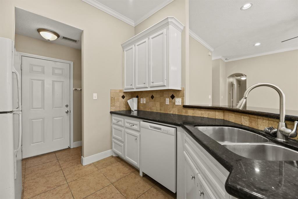 10668 Royal Magnolia Drive, Conroe, Texas image 3