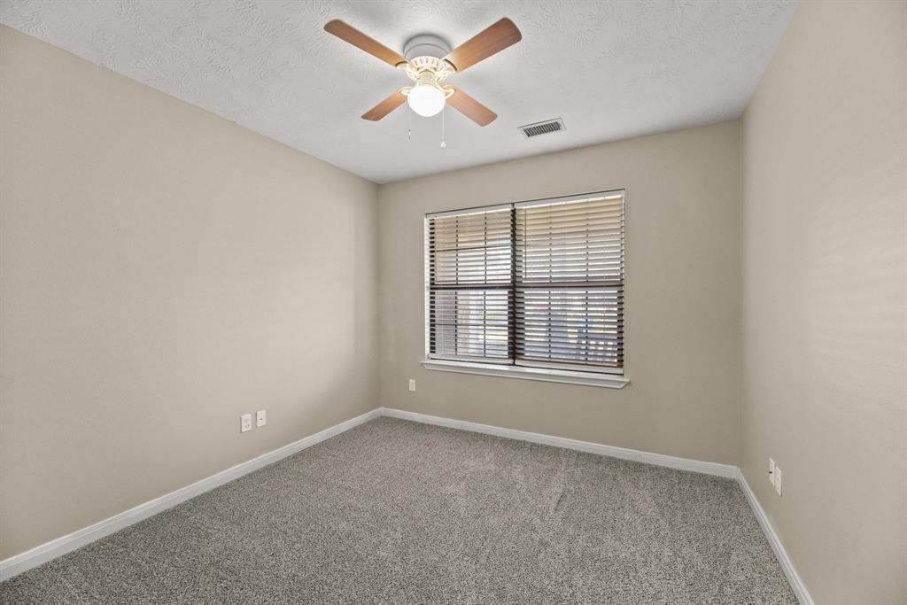 10668 Royal Magnolia Drive, Conroe, Texas image 5