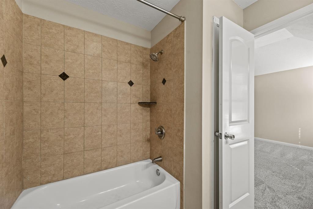 10668 Royal Magnolia Drive, Conroe, Texas image 13