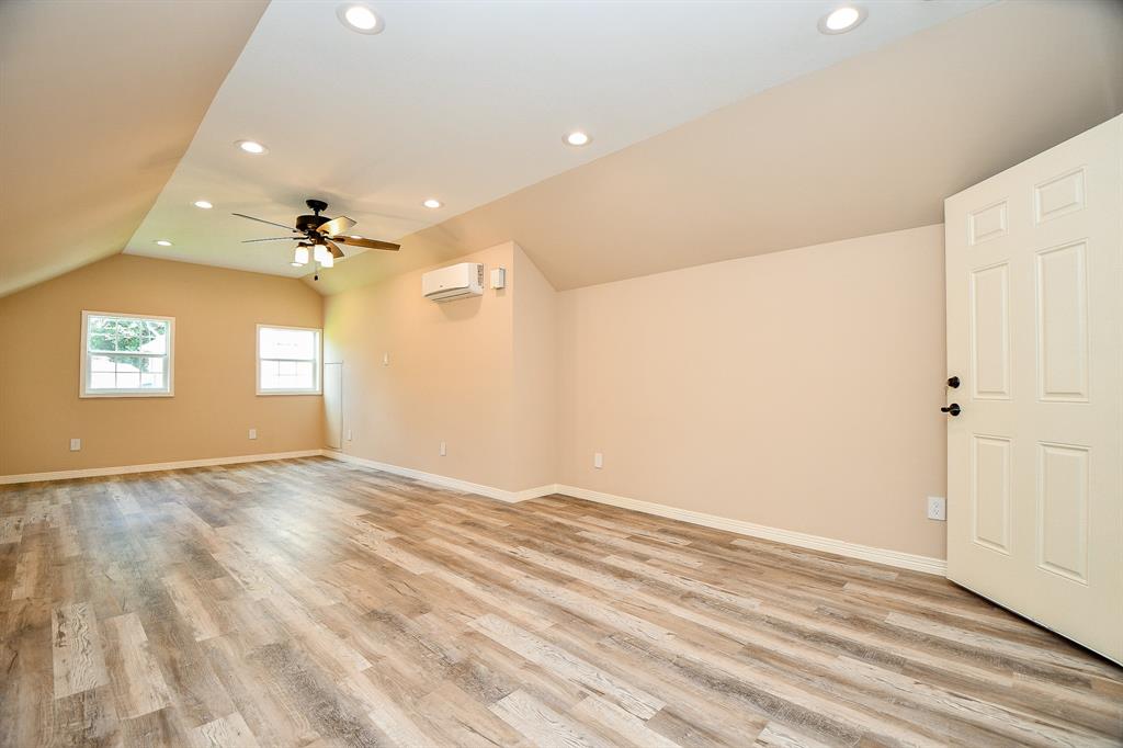 702 Queensmill Court